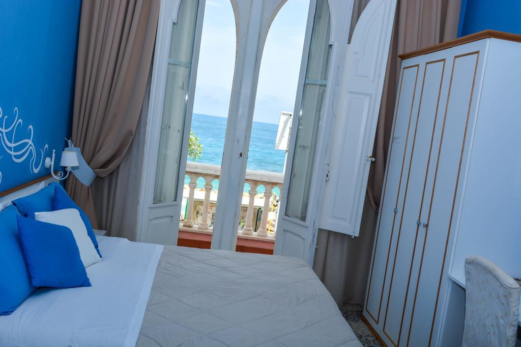 Couette-café Raineri 3*